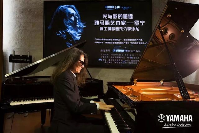 富联娱乐艺术家罗宁